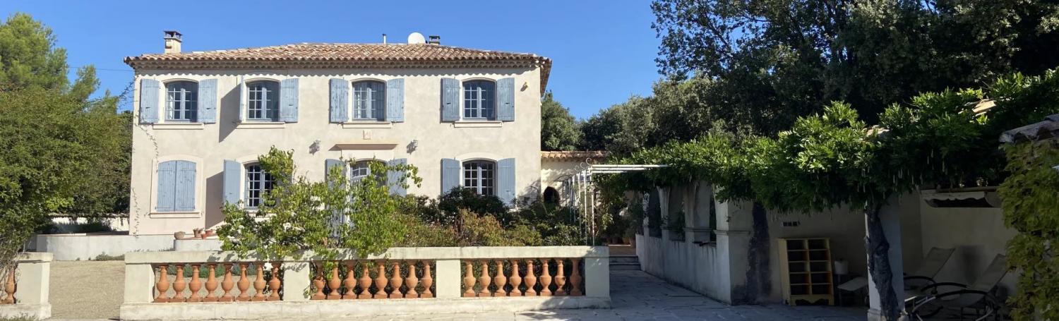 Bastide-style property in Tavernes, including chambres d'hôtes, nestled on a vast plot with swimming pool.